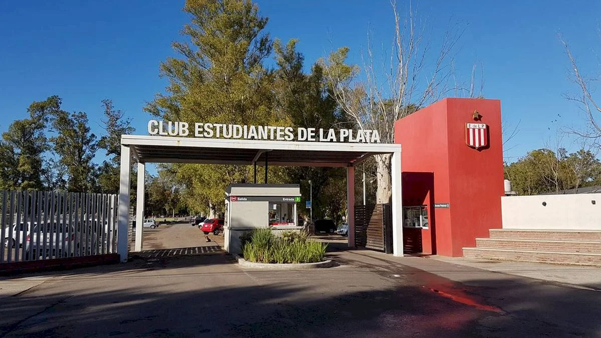 Estudiantes definió si pondrá pantalla gigante o no