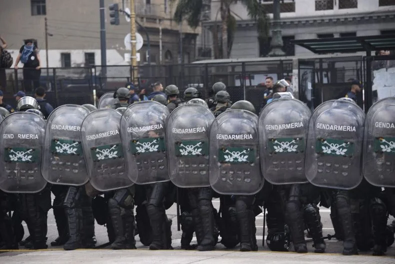 Gran despliego policias en CABA por la marcha de hinchas en apoyo a los jubilados