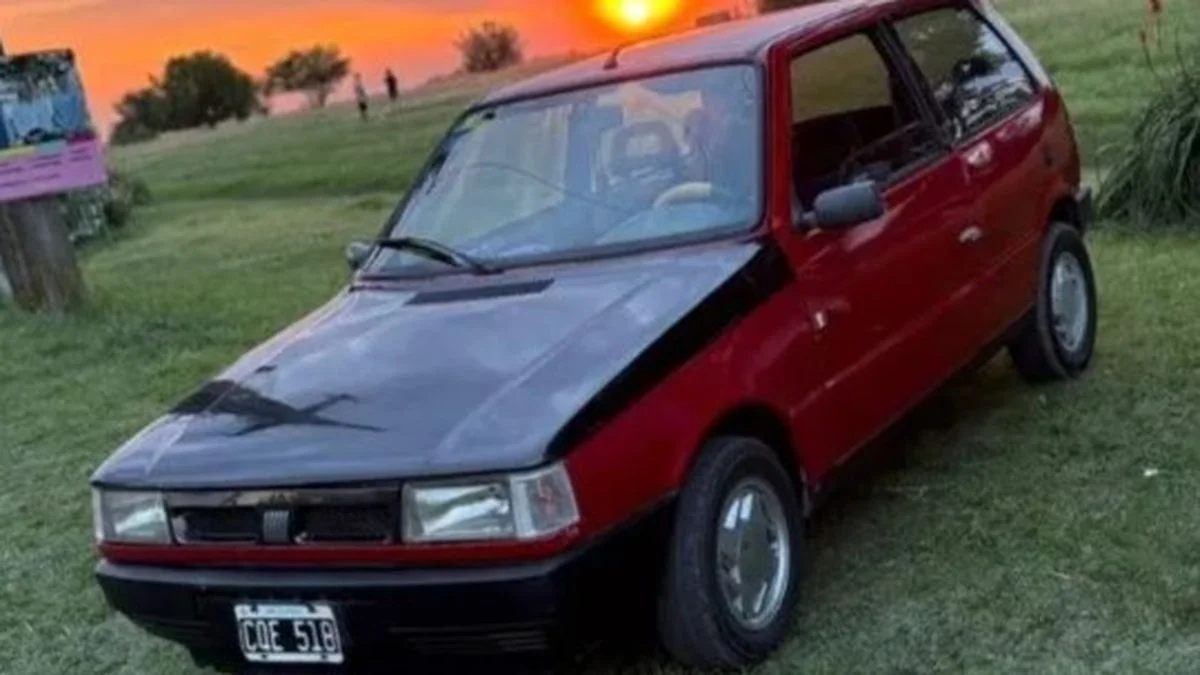 Violento robo en La Plata: se robaron un auto y abandonaron otro incendiado