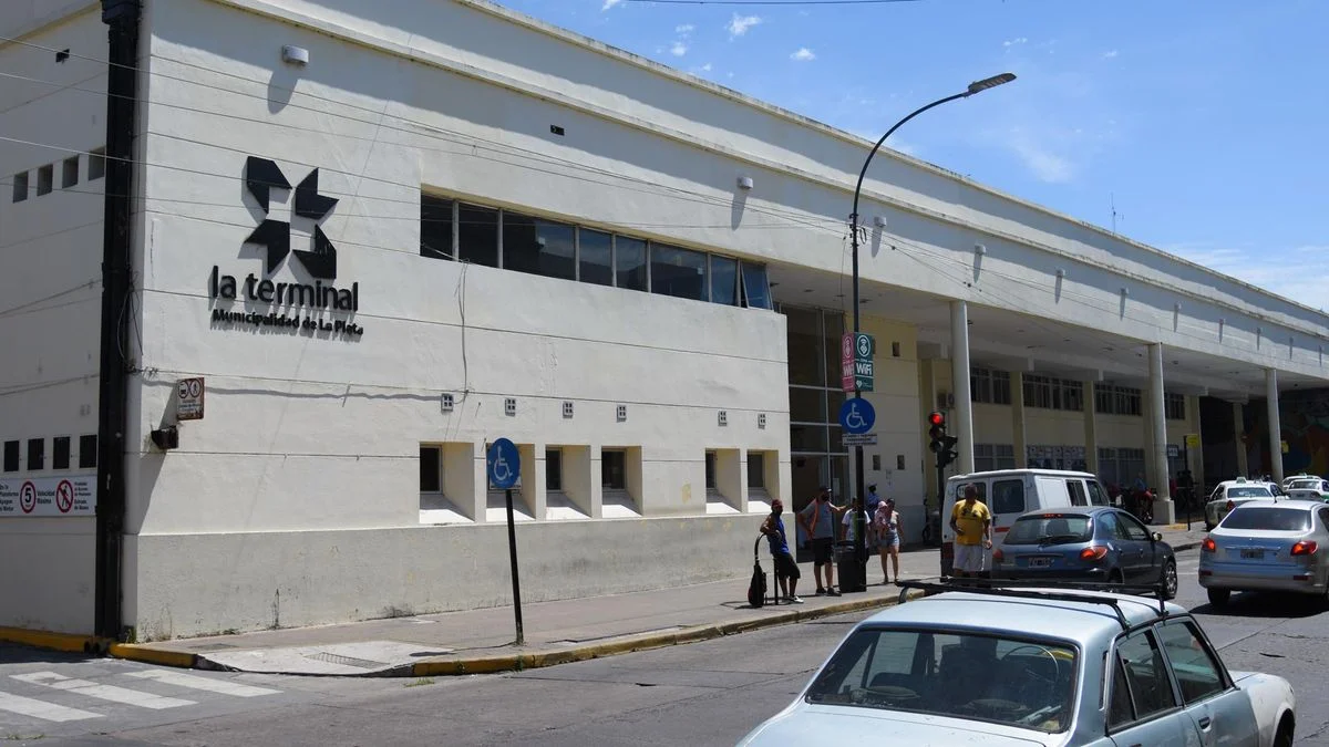 Una mujer de La Plata murió a bordo de un micro de larga distancia