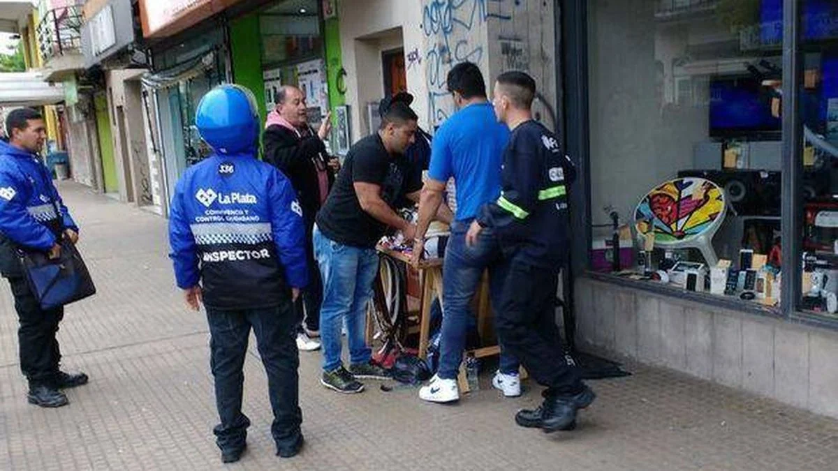 La venta ilegal en La Plata cayó en abril un 45 % respecto al 2025