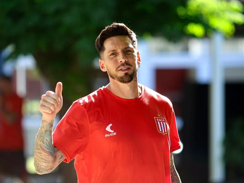 El plantel de Estudiantes de La Plata parte rumbo a Santiago del Estero