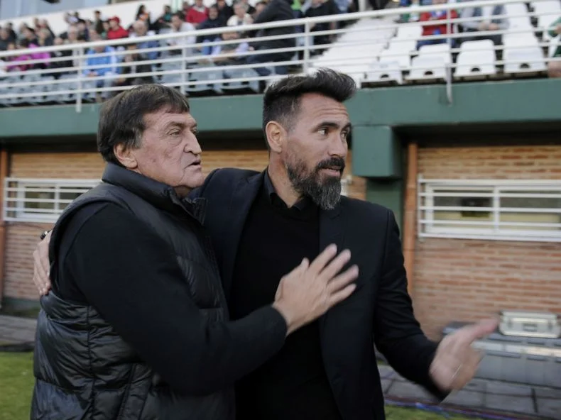 Julio C&eacute;sar Falcioni y Eduardo Dom&iacute;nguez en su primer enfrentamiento como entrenadores