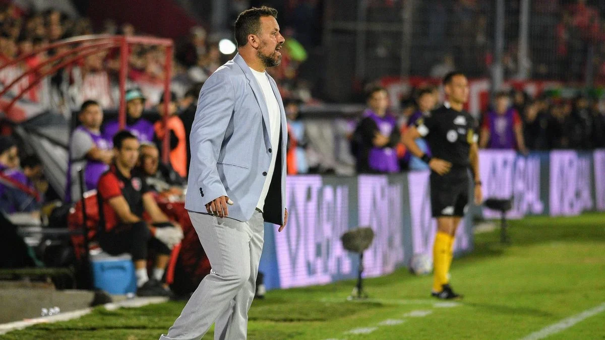 El elogio de Cristian Fabbiani a Eduardo Domínguez: "Es el mejor técnico del fútbol argentino"