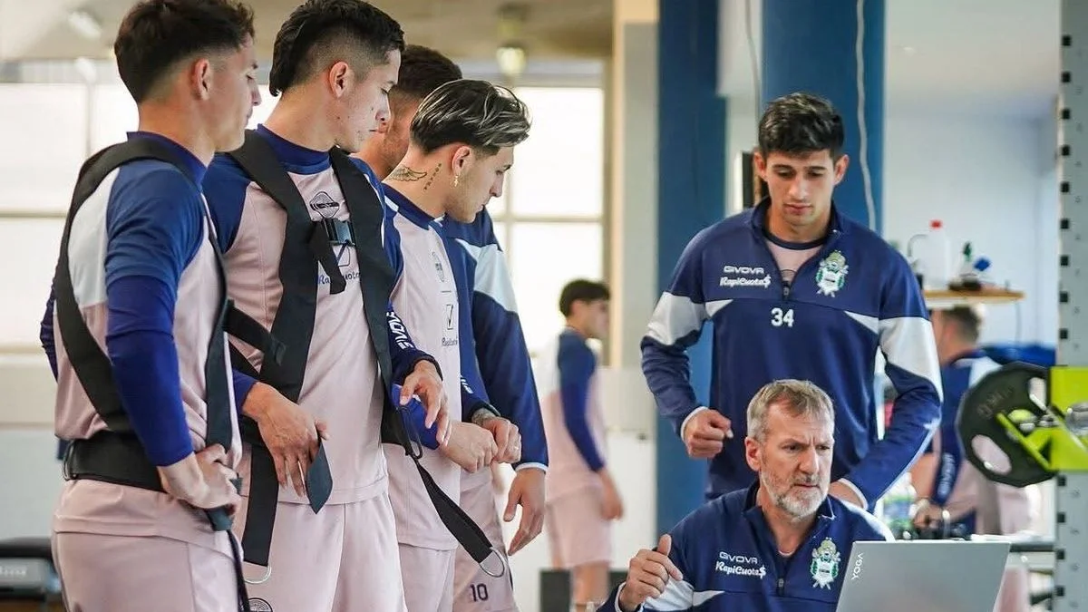 Gimnasia viaja a Mendoza con ausencias y regresos en la nómina