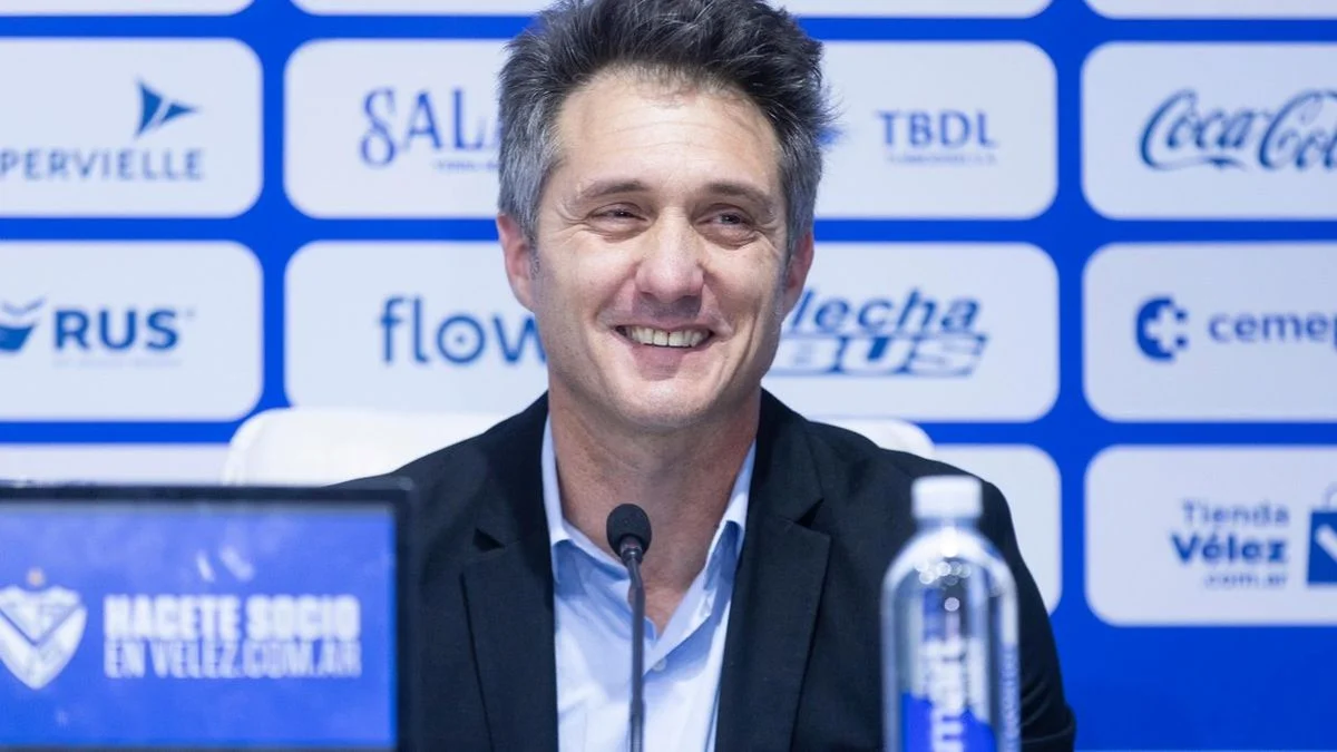 Guillermo Barros Schelotto fue presentado en Vélez: "Coincidía con el proyecto de la dirigencia"
