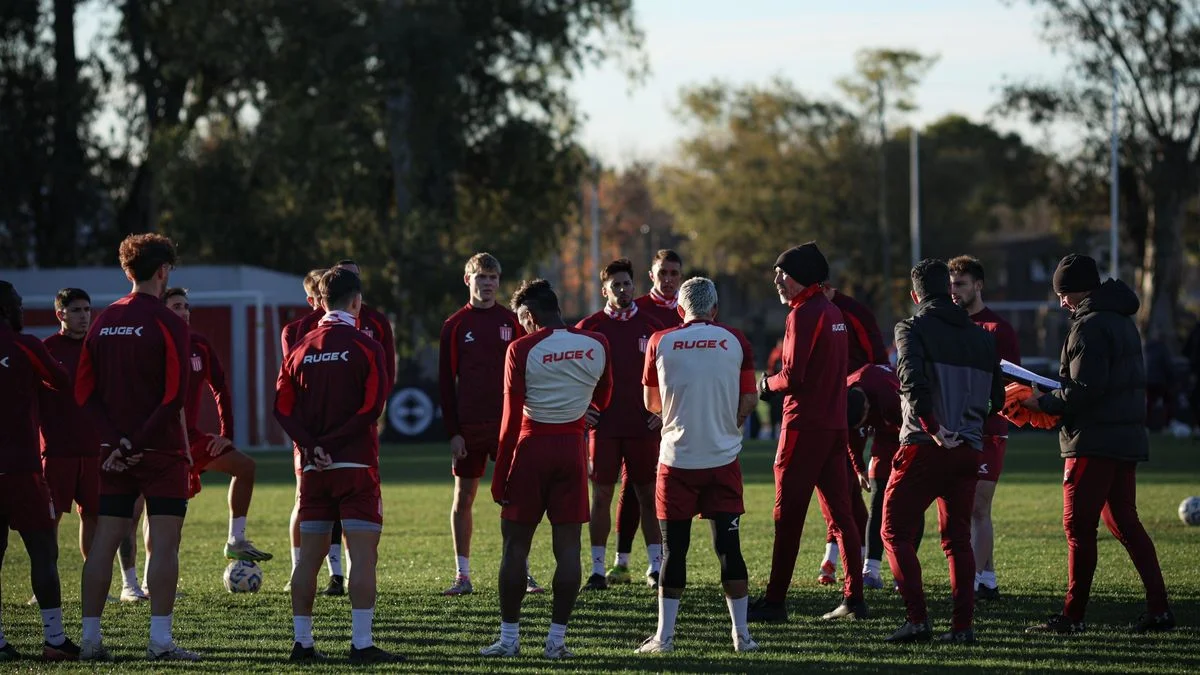 Estudiantes concentra a todos los futbolistas de Eduardo Domínguez