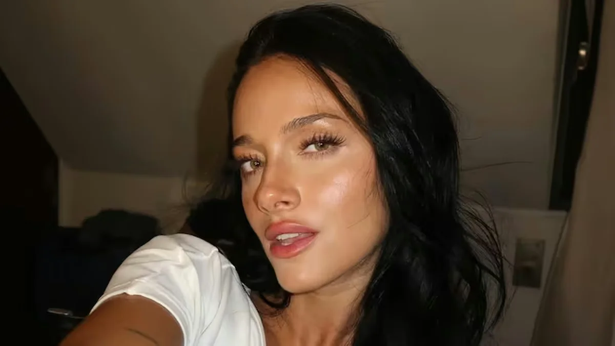 Oriana Sabatini posó con un ataúd y generó polémica en redes sociales