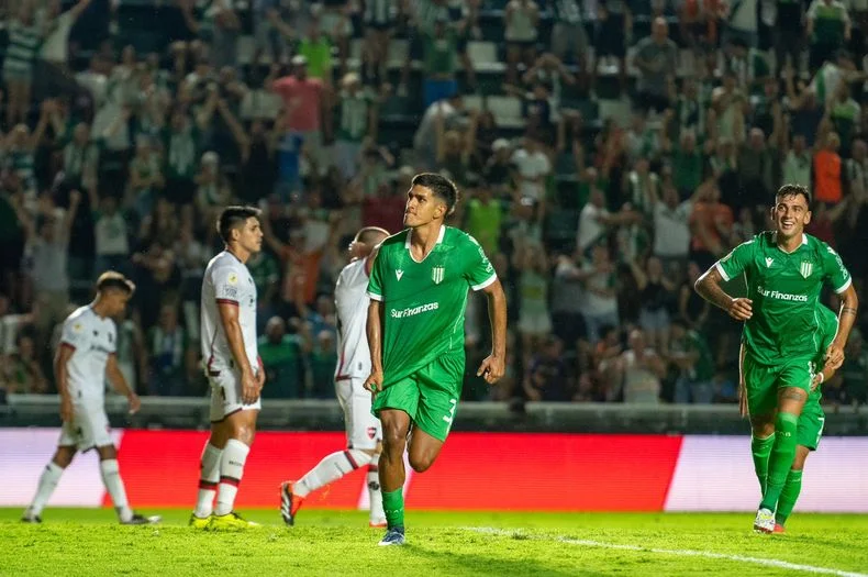 Tomás Nasif lleva tres goles y una asistencia en sus dos primeros partidos en Banfield.