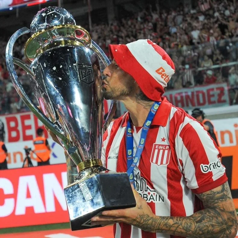 Jos&eacute; Sosa, un hijo de la casa de Estudiantes, sigue un a&ntilde;o m&aacute;s en el club