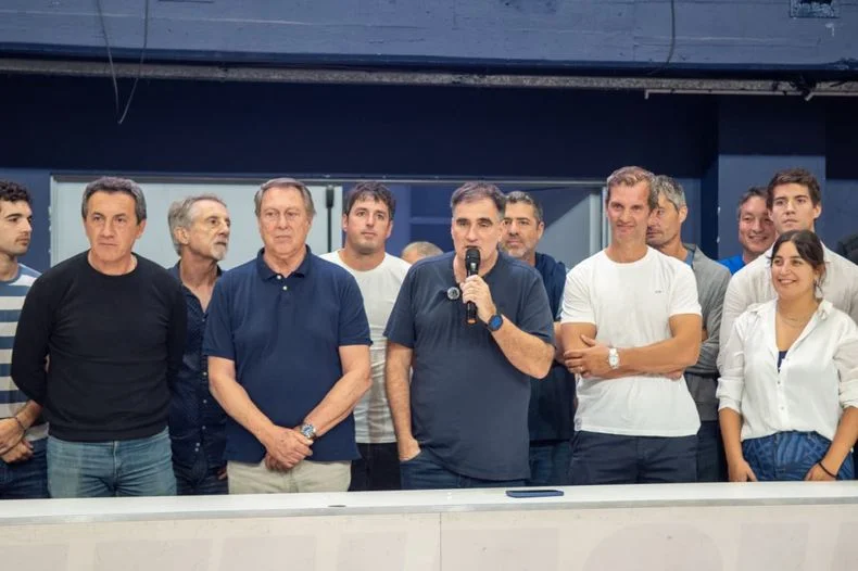 Carlos Anacleto habl&oacute; ante los socios tras convertirse en presidente de Gimnasia