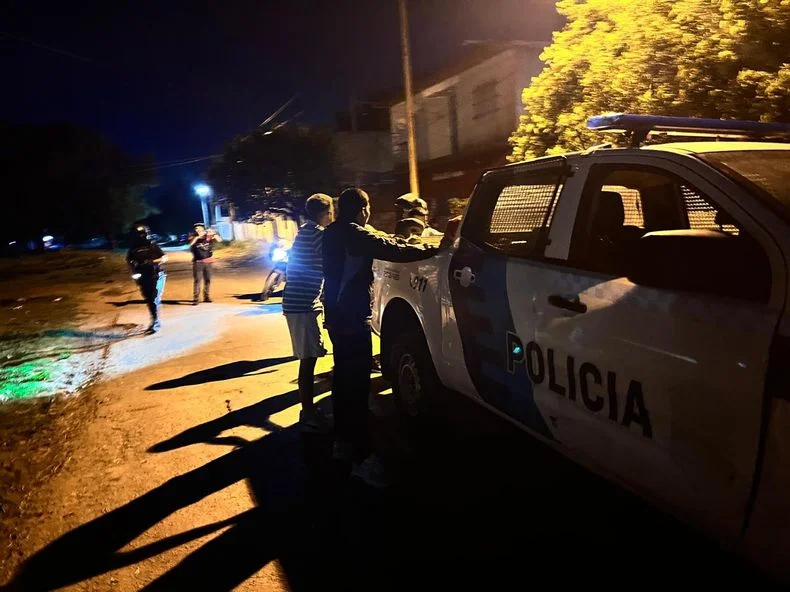 Operativo y dos detenidos en la noche de Melchor Romero