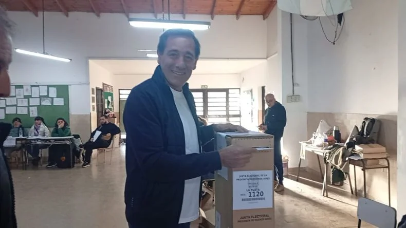 Julio Garro votó pasadas las 17:40 