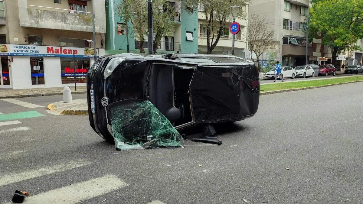 ¿Qué se sabe del impactante vuelco en La Plata?