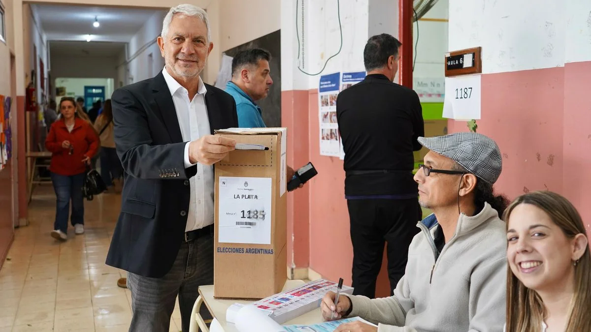 Julio Alak votó en Gonnet: "Nos pone contentos ejercer el derecho al voto"
