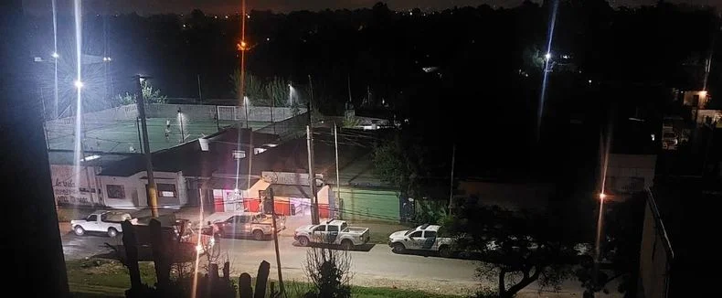 Tensi&oacute;n y operativo en Villa Elvira, La Plata