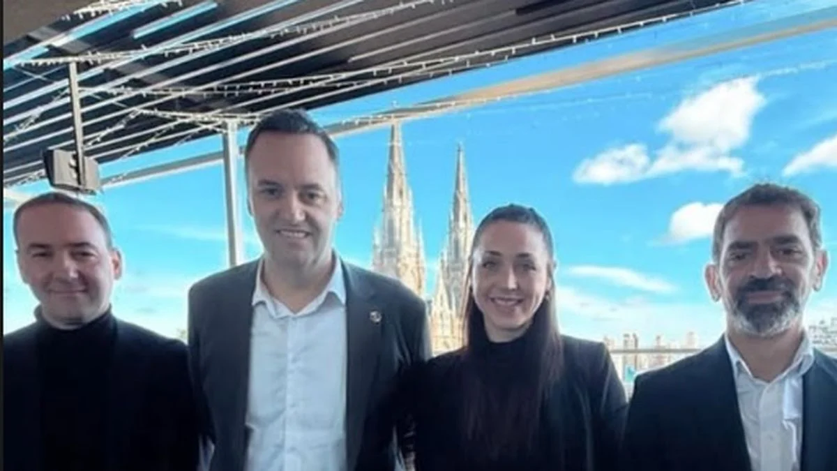 Manuel Adorni estuvo en La Plata