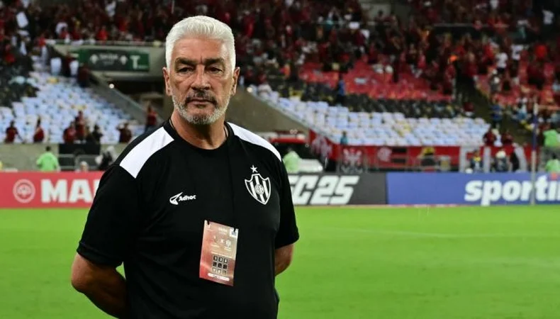 Omar De Felippe candidato a dirigir Gimnasia tras la salida de Fernando Zaniratto