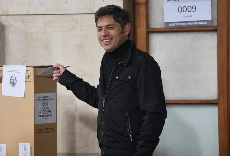Axel Kicillof, gobernador de la provincia, emitió su voto y dialogó con la prensa 