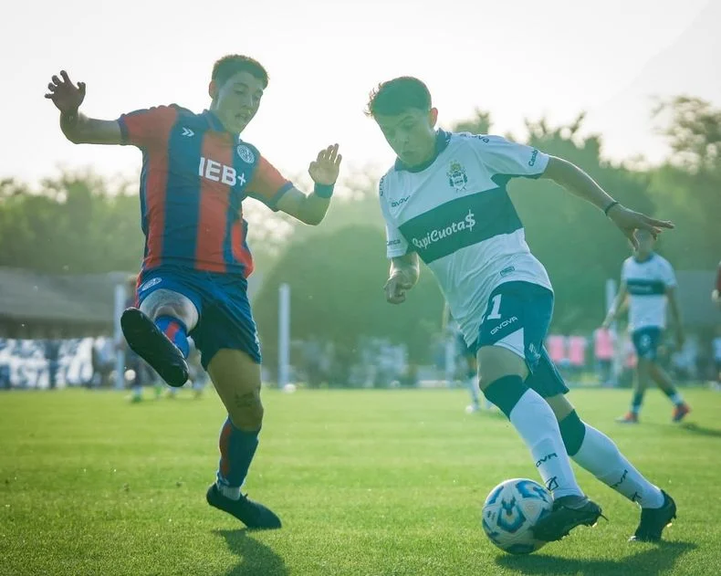Brian Croce en acci&oacute;n en la Reserva de Gimnasia