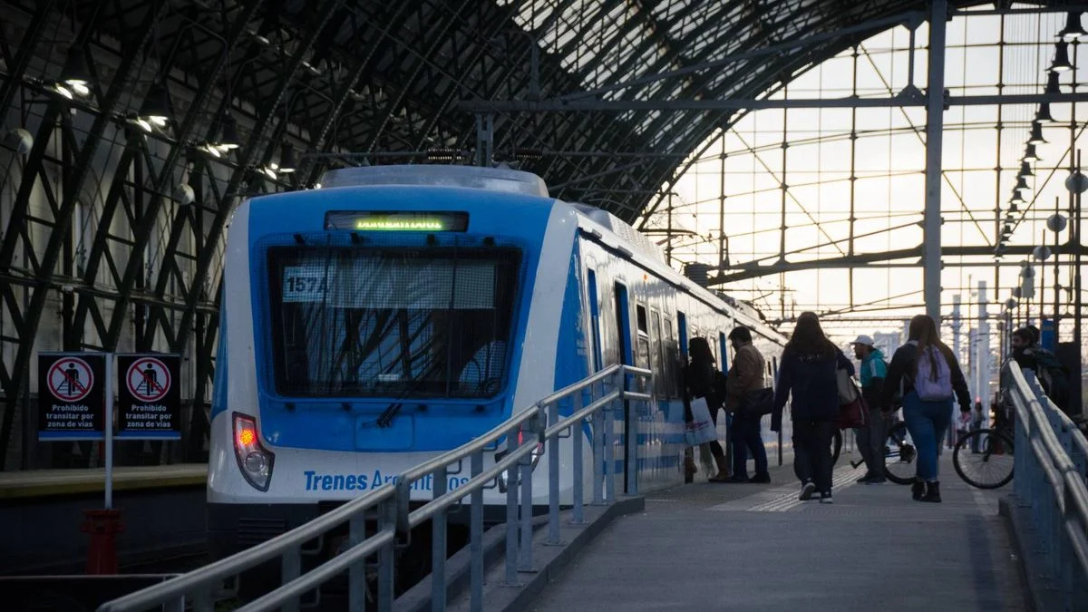 El tren Roca normalizó su servicio en La Plata tras la fuga de gas en 1 y 38