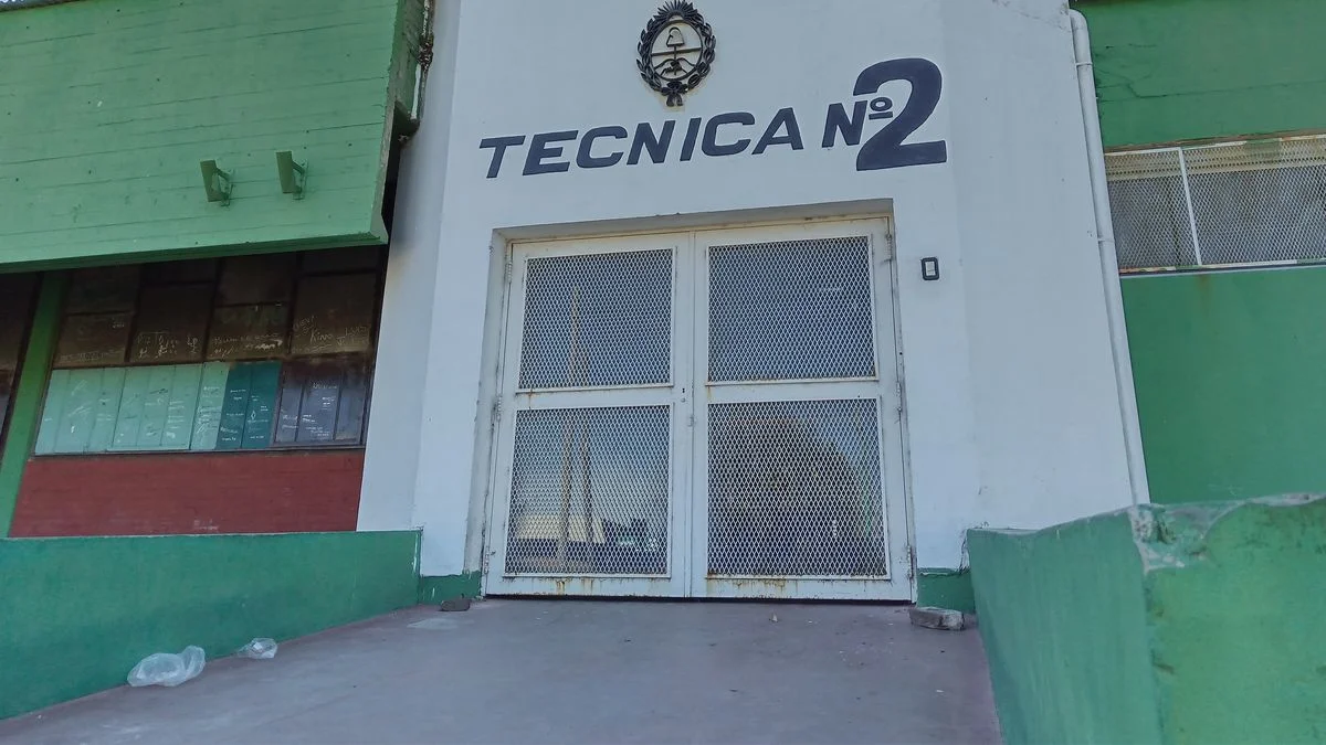 Robaron y realizaron destrozos en una escuela técnica de Ensenada