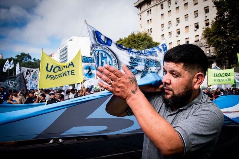 UOCRA se sum&oacute; la marcha de la CGT en el Congreso por los jubilados