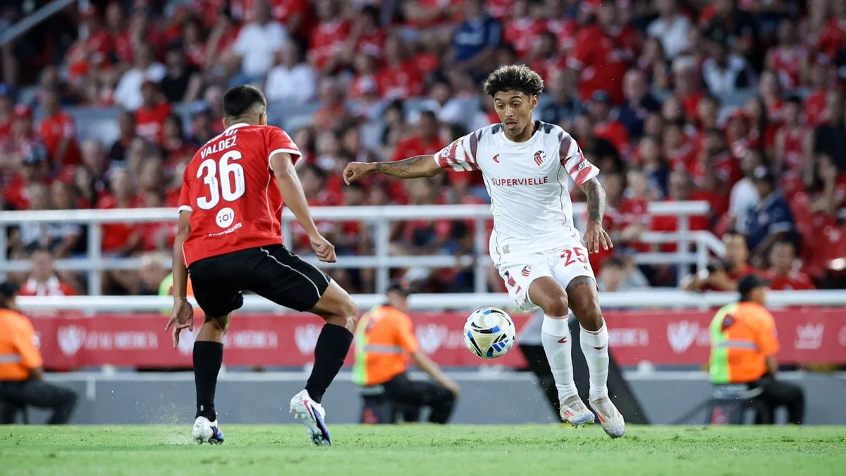 Estudiantes no lo pudo ganar y terminó empatando en el debut