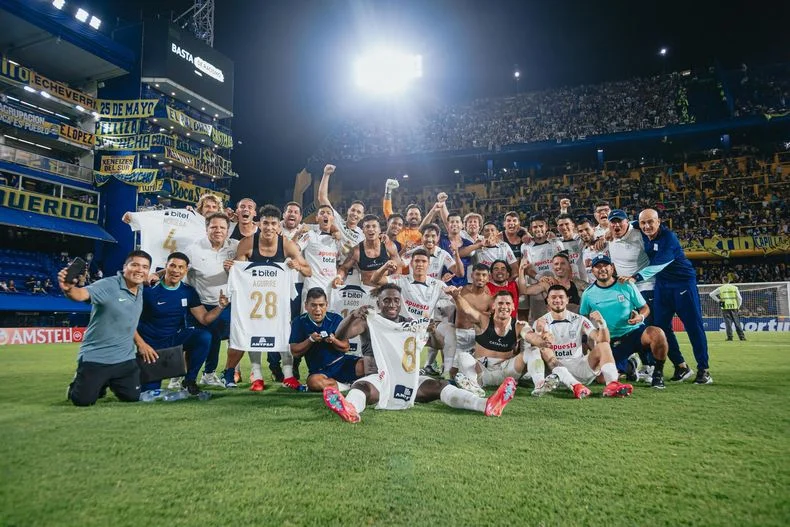 El plantel de Alianza Lima celebró la clasificación en La Bombonera