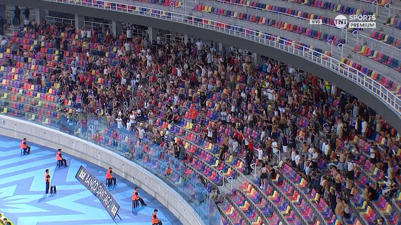 Los hinchas que acompa&ntilde;aron al equipo en Santiago