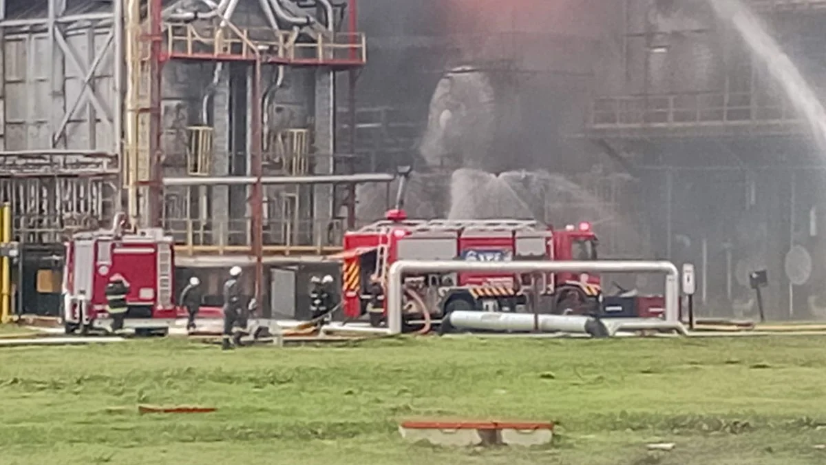 Las imágenes más impactantes del incendio de YPF de La Plata