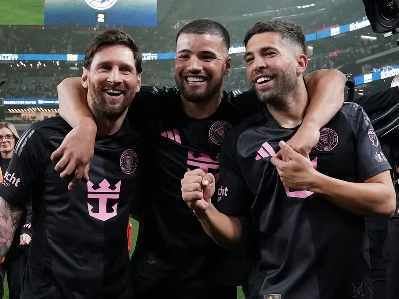 El ex Gimnasia Marcelo Weigandt y Lionel Messi juegan juntos en el Mundial de Clubes