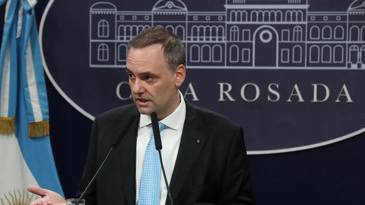 Adorni confirmó que se elimina el asueto por el Día del Empleado Público: ¿qué hace Provincia?