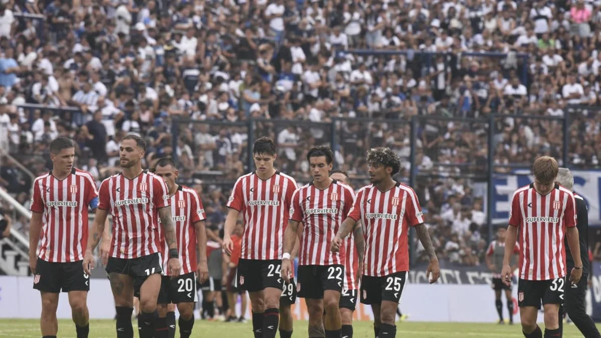 Estudiantes fue sancionado por la FIFA