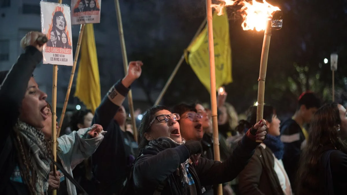La UNLP realizará una nueva marcha de antorchas en el centro platense