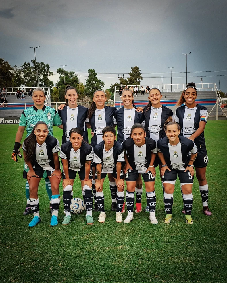 Las once de Gimnasia en Bajo Flores