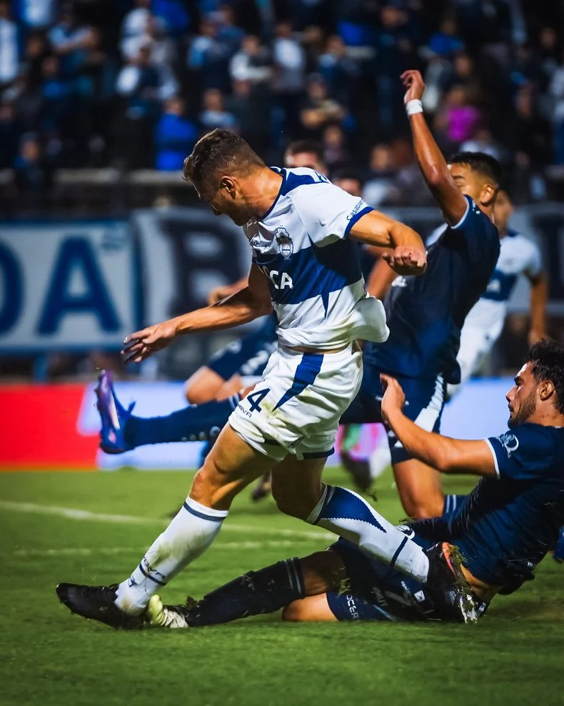 Gimnasia tuvo que trabajar más de la cuenta en el primer tiempo, pero clasificó en Copa Argentina