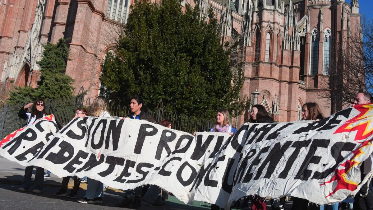 La UNLP presente en la marcha federal de Salud
