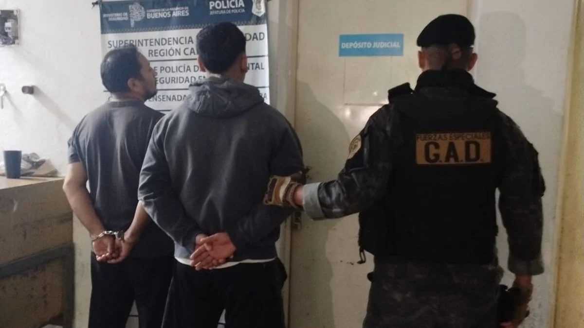Ensenada: detuvieron a dos sujetos por robarle miles de dólares a una familiar