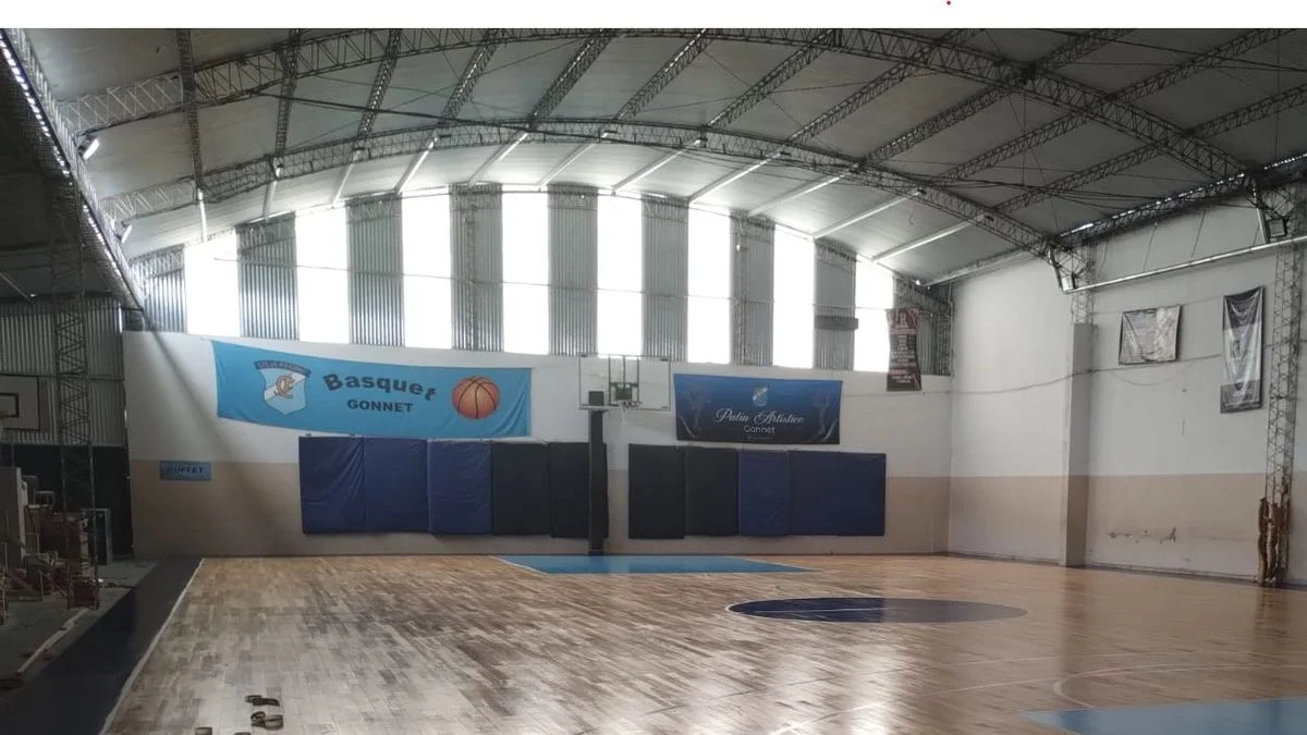 Gonnet ya tiene su piso de parquet y se prepara para un debut especial en casa