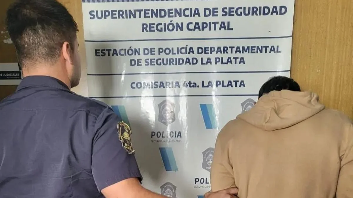 Arrastraron varios metros a una joven durante un robo en La Plata