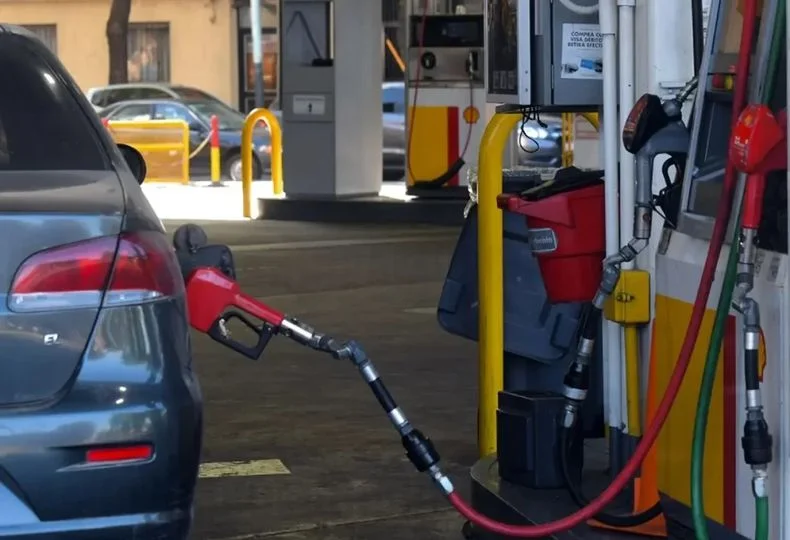 Vuelve a subir la nafta en La Plata