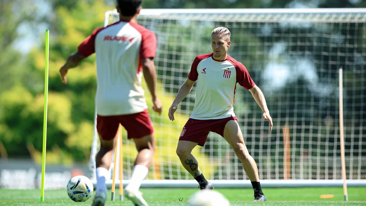 Guido Carrillo se entrena para jugar el Clásico Platense en el Bosque
