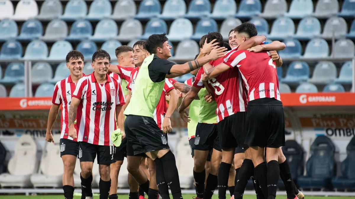 Estudiantes le ganó a Gimnasia y saltó a la cima