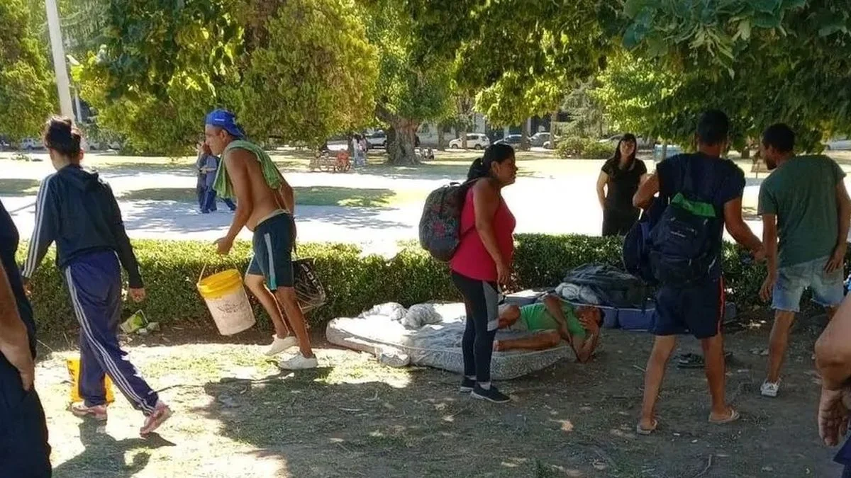 Trapitos y limpiavidrios intentaron asentarse en Plaza Moreno