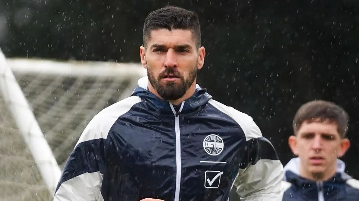 La lluvia no detiene a Gimnasia que continúa preparando la "batalla de San Juan"