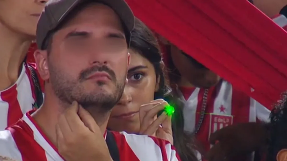 Avanza la causa para identificar a la hincha de Estudiantes que utilizó un láser en UNO
