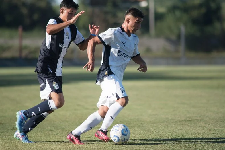 La Reserva de Gimnasia empat&oacute; 3-3 en su visita a Independiente