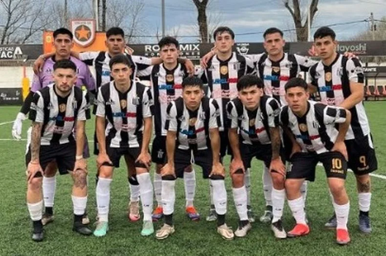 Los once de Estrella de Berisso, que no pudo como visitante