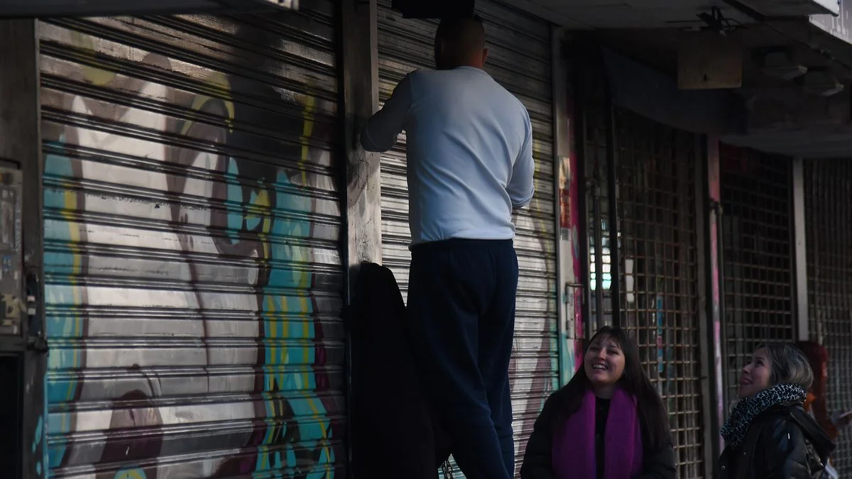 El lunes inició con el centro de La Plata a oscuras